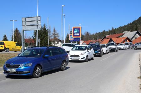 GNEČA PRI TESTIRANJU COVID 01 FOTO LJUBO VUKELIČ